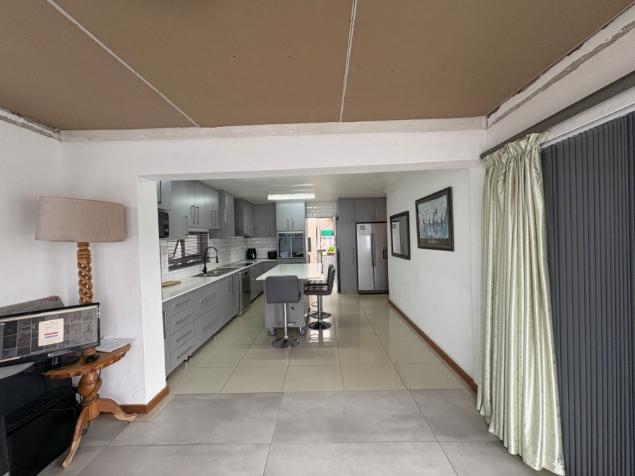 4 Bedroom Property for Sale in Malibu Village Western Cape